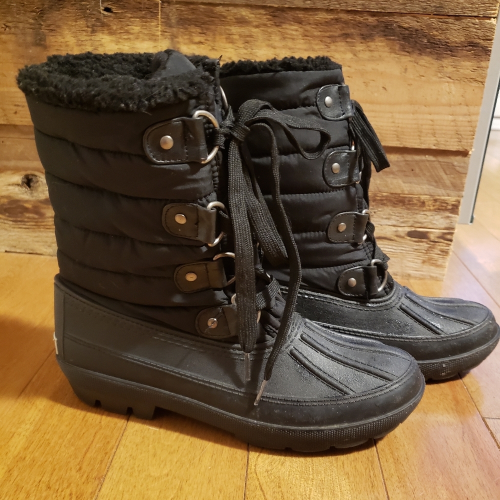 NWOT - Women's winter boots Size 7